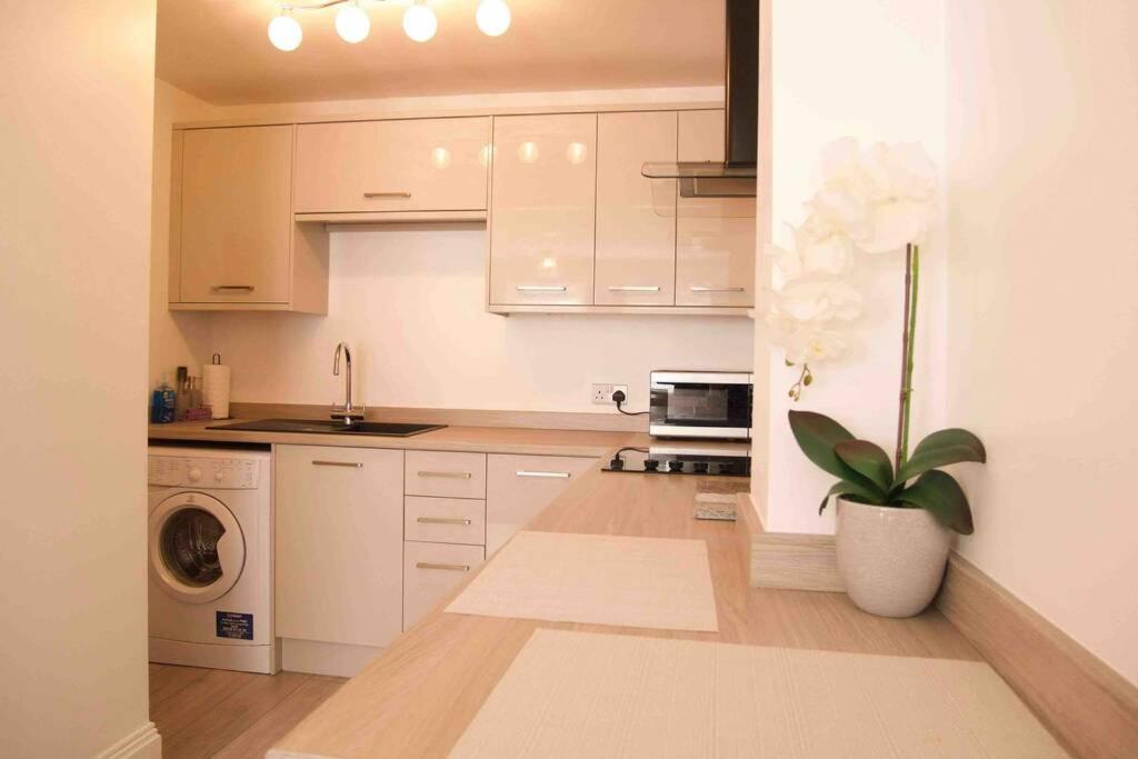 York City Centre, Recently Renovated 2 Bedroom Flat Exteriér fotografie